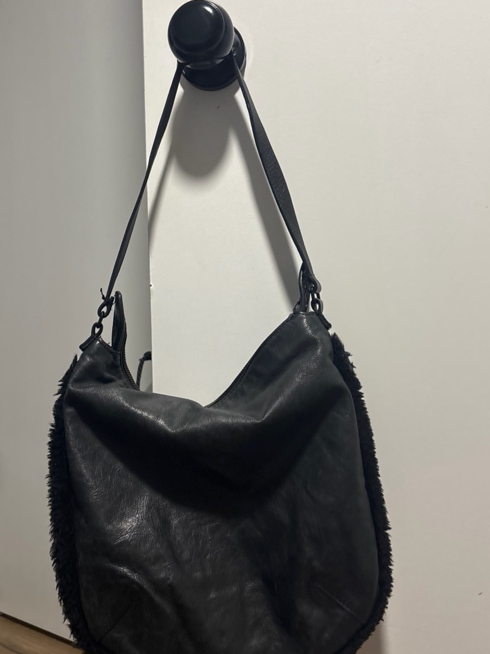 Ugg Black Leather Shoulder Bag With Shearling Trim View 3